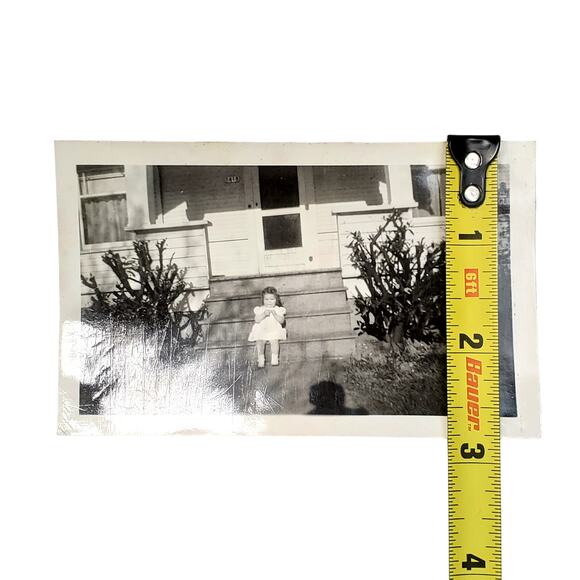 Vtg Cute Young Girl Toddler Posing on Steps Monochrome Photography Found - Picture 3 of 4